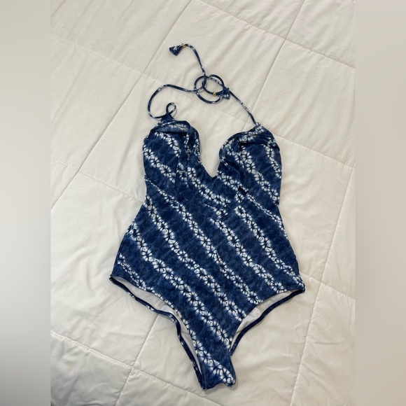 Victoria's Secret Flounce Plunge One-piece size M - Picture 4 of 12